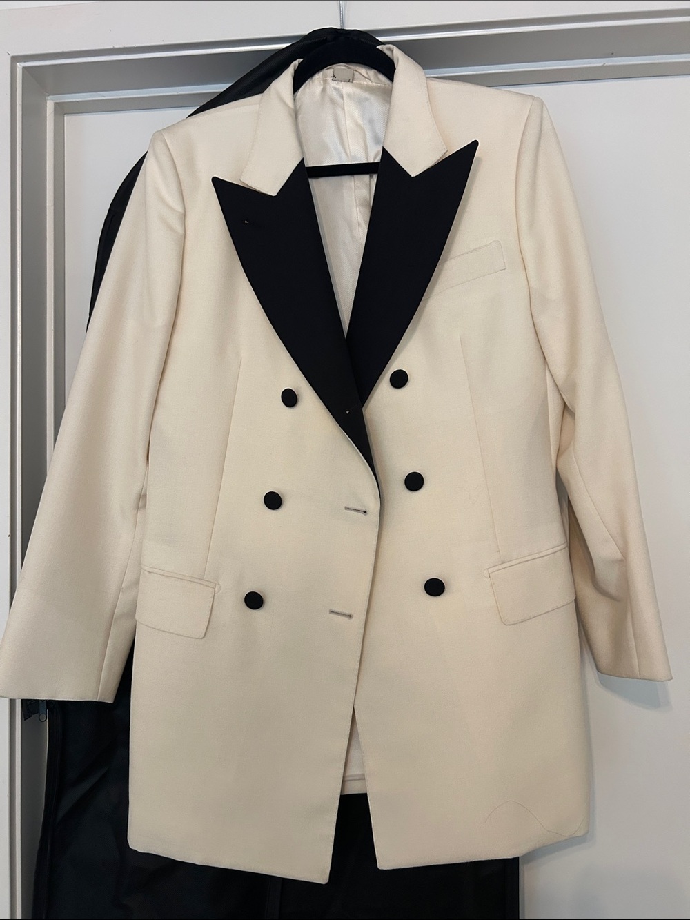 Gucci Cream Double-Breasted Blazer with Black Peak Lapel and Button Detail